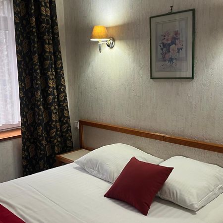 Hotel Val Saint Hilaire Givet Extérieur photo