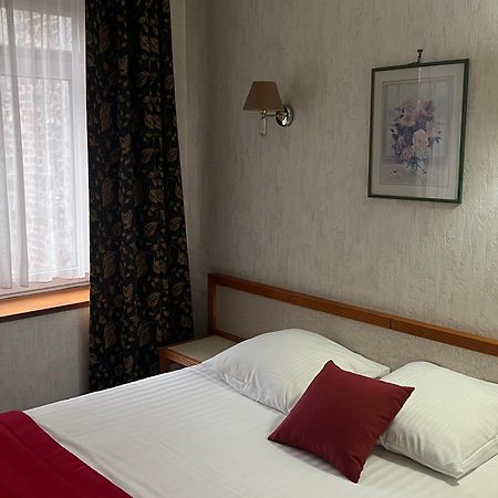 Hotel Val Saint Hilaire Givet Extérieur photo