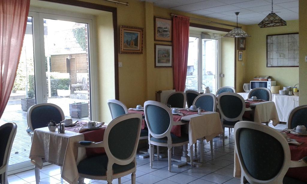 Hotel Val Saint Hilaire Givet Extérieur photo