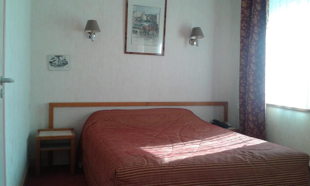 Hotel Val Saint Hilaire Givet Extérieur photo