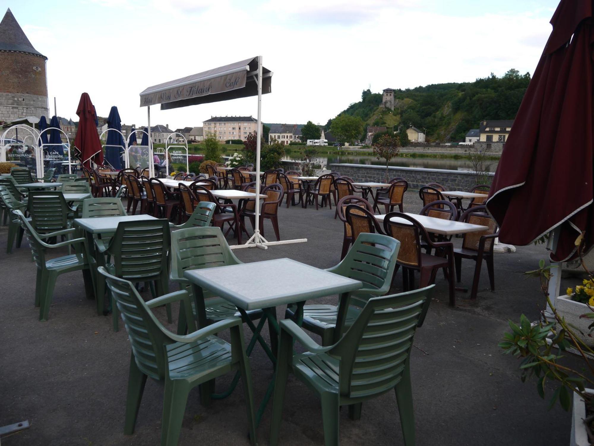 Hotel Val Saint Hilaire Givet Extérieur photo