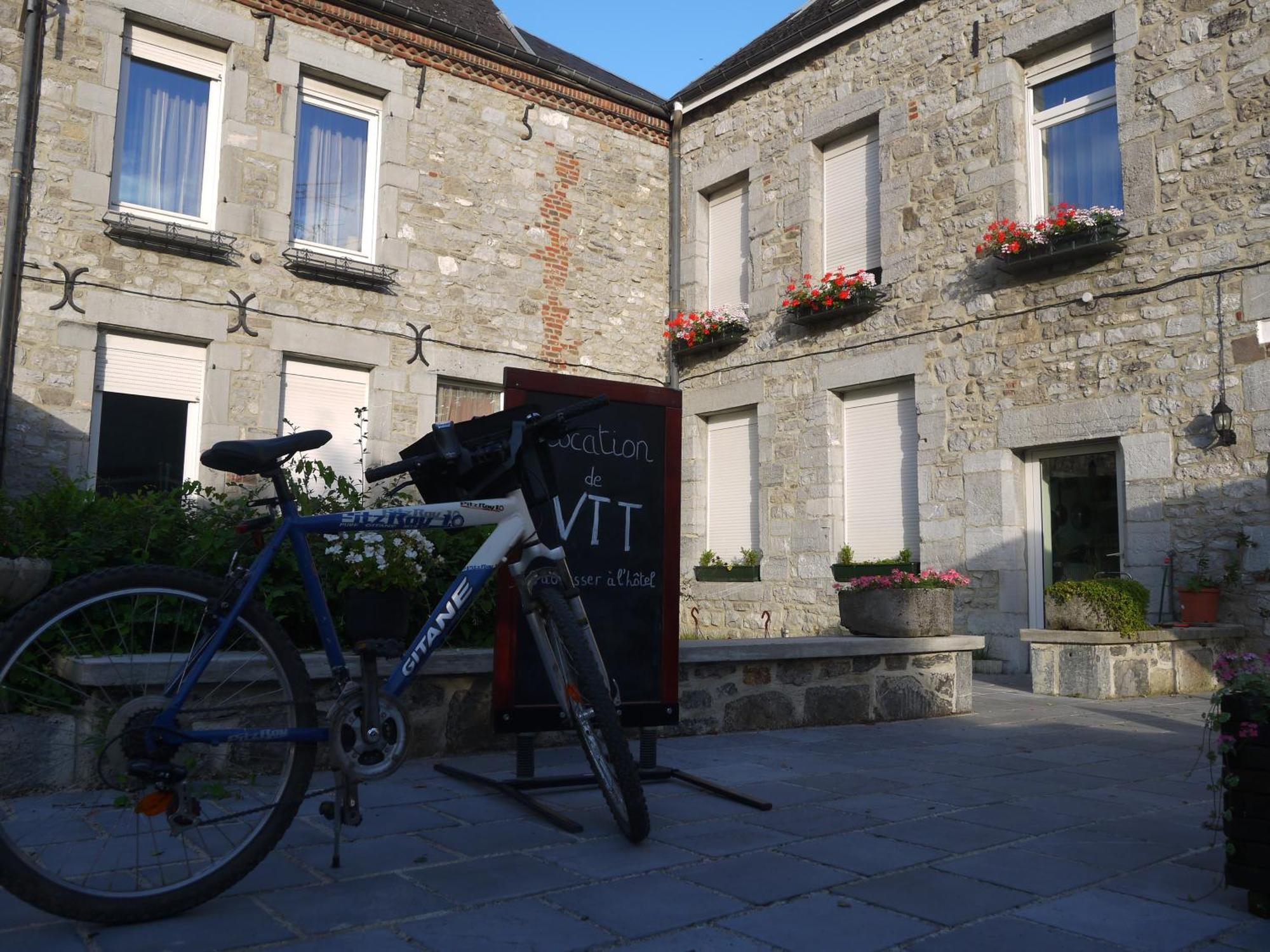Hotel Val Saint Hilaire Givet Extérieur photo