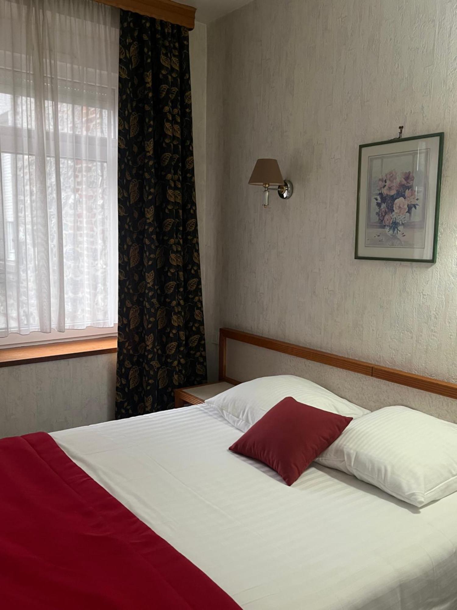 Hotel Val Saint Hilaire Givet Extérieur photo