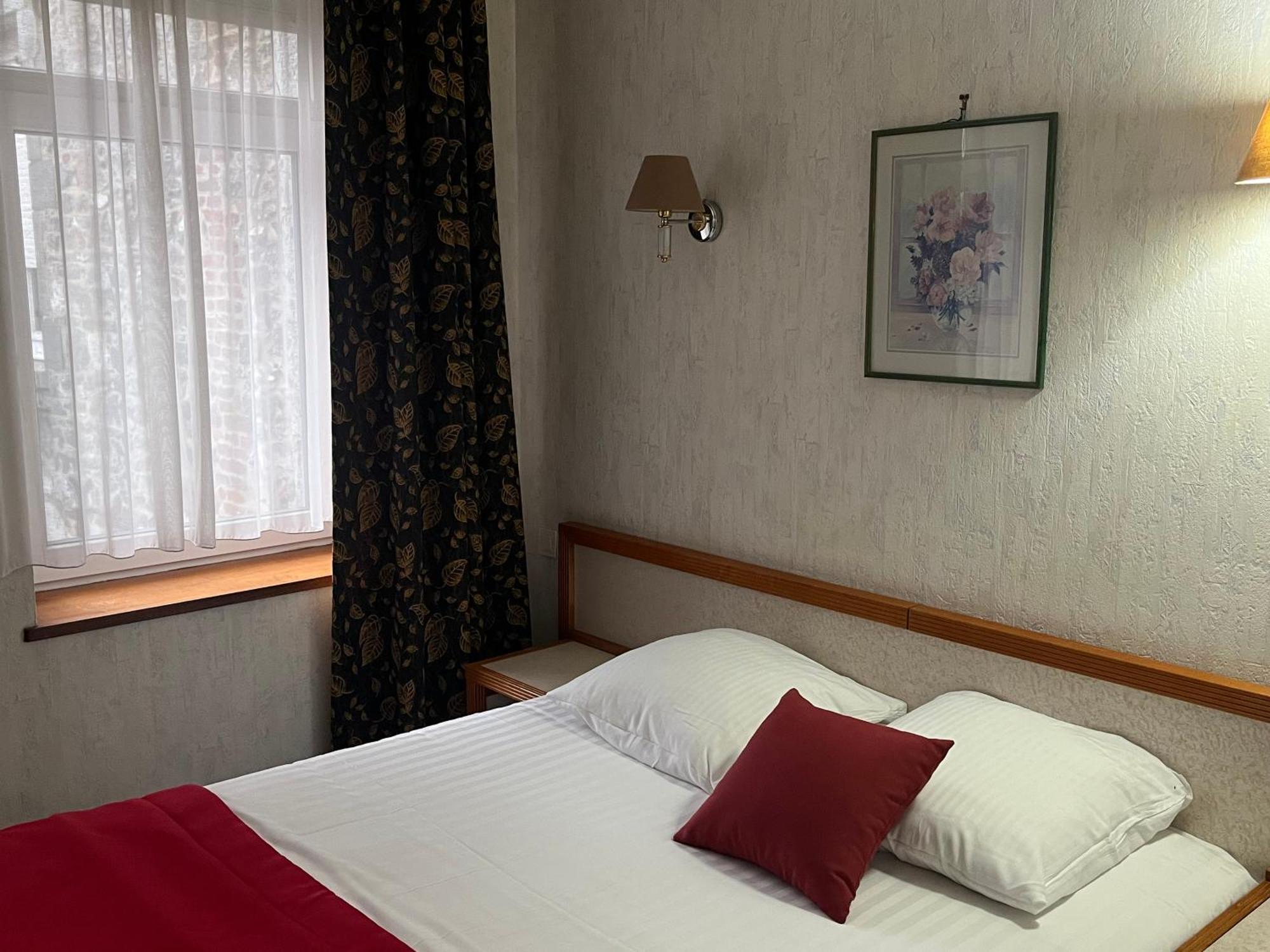 Hotel Val Saint Hilaire Givet Extérieur photo