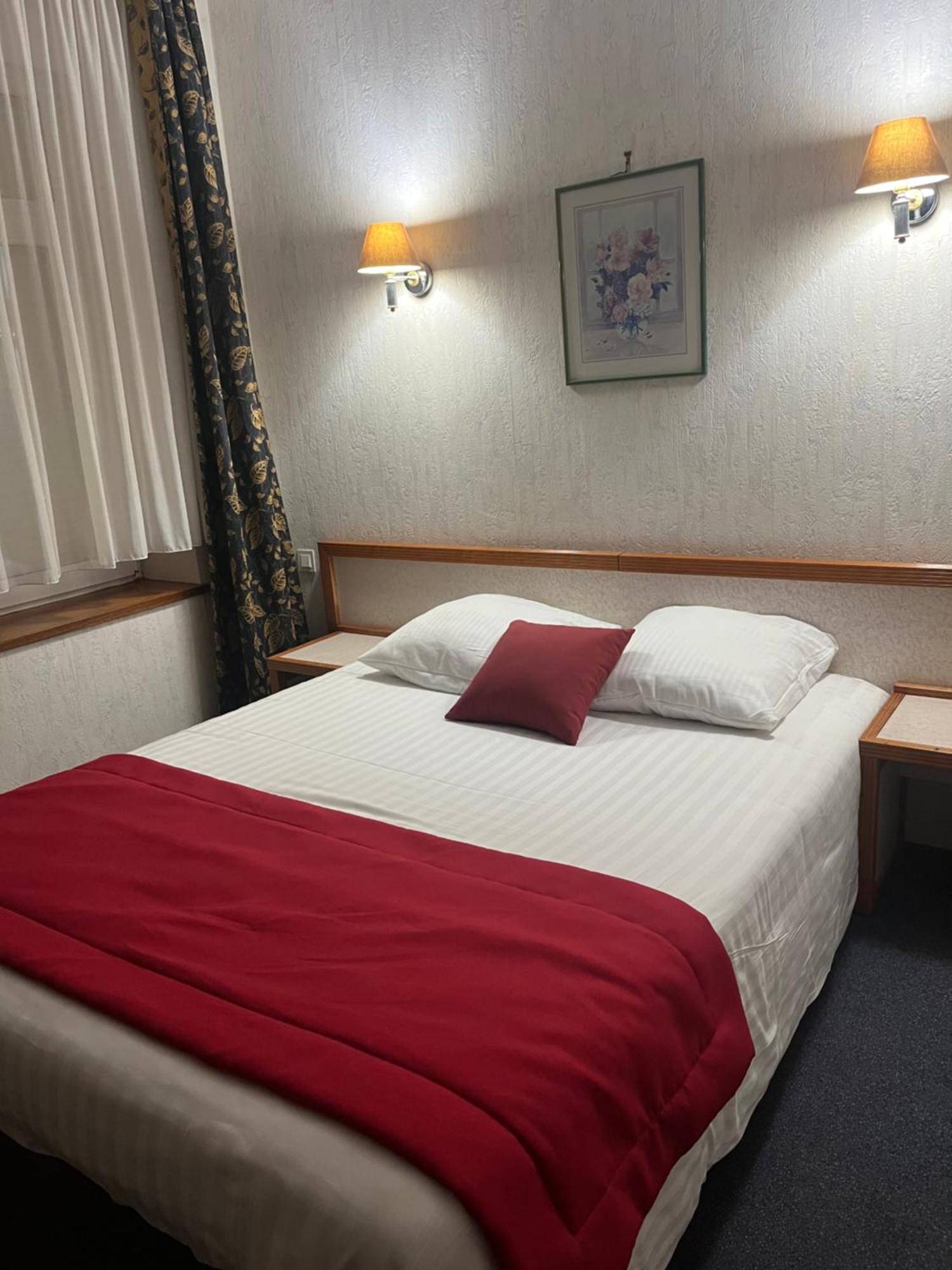 Hotel Val Saint Hilaire Givet Extérieur photo