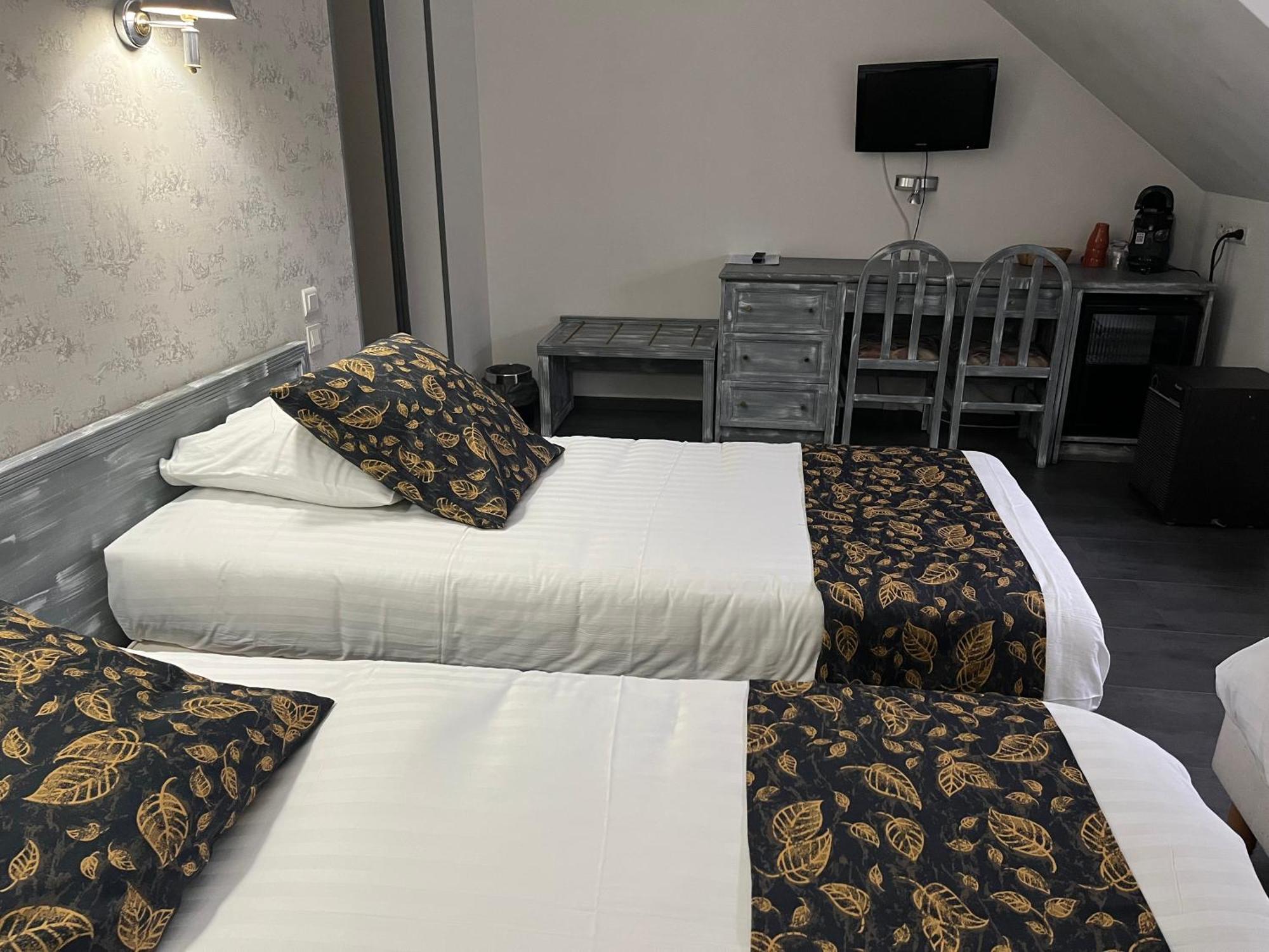 Hotel Val Saint Hilaire Givet Extérieur photo