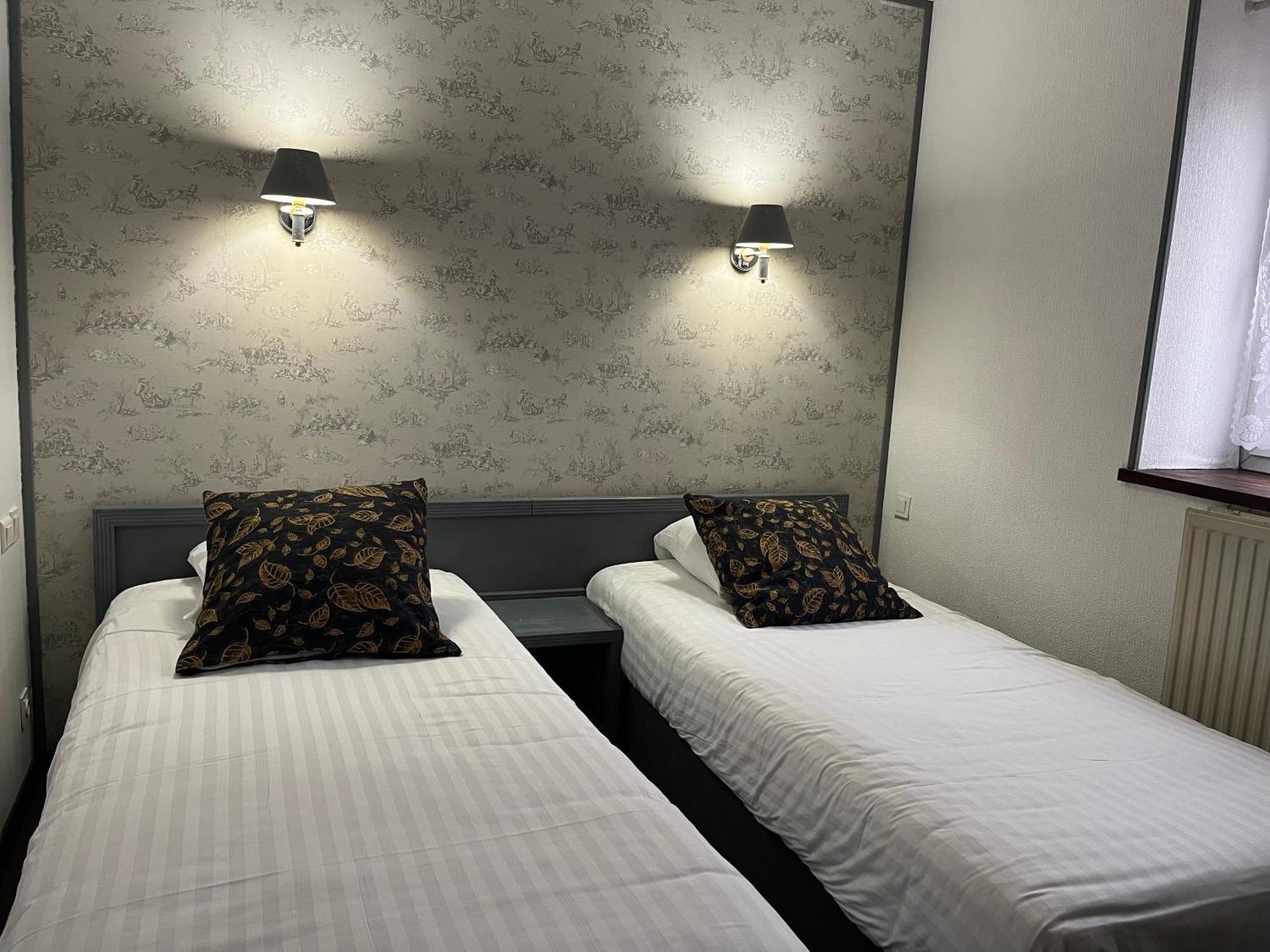 Hotel Val Saint Hilaire Givet Extérieur photo