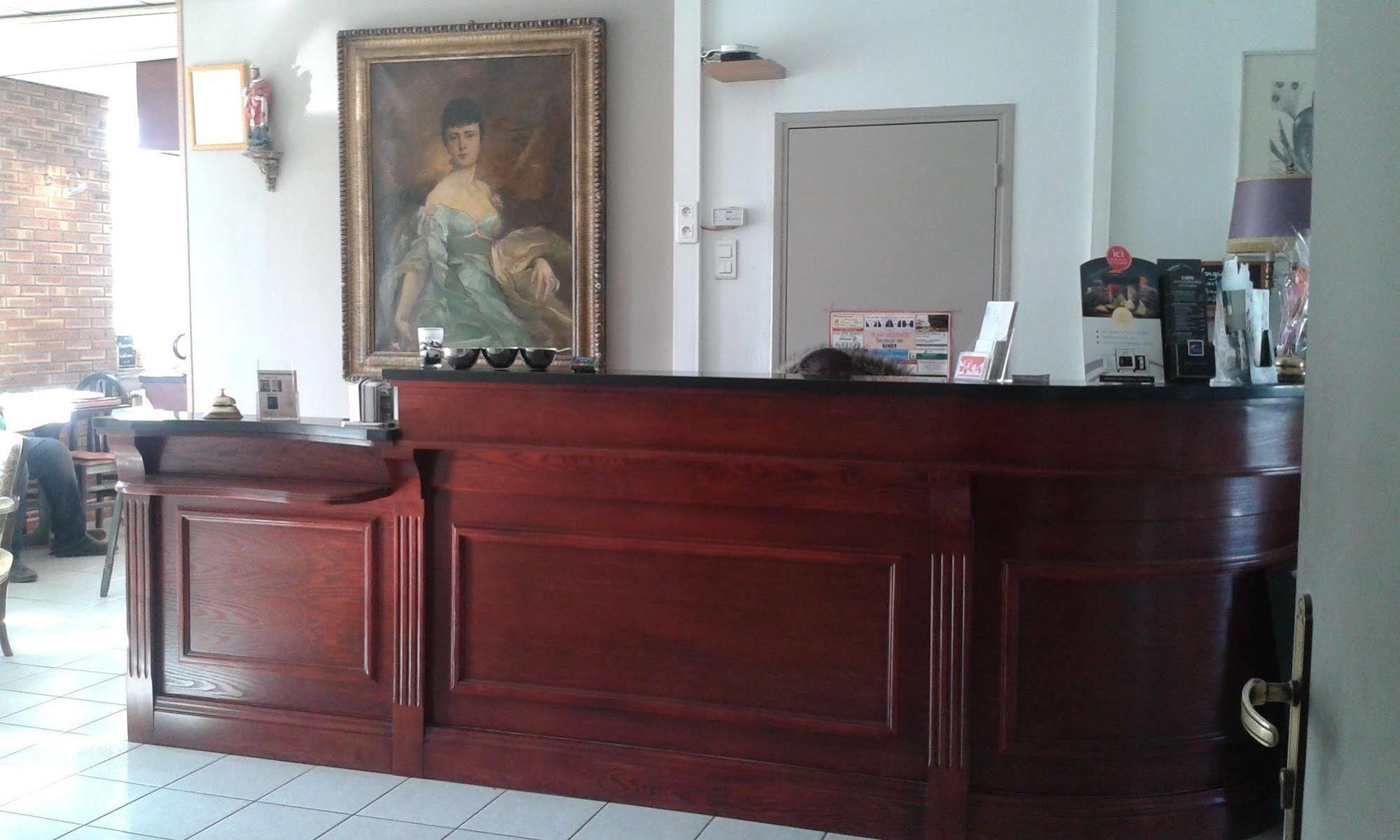 Hotel Val Saint Hilaire Givet Extérieur photo